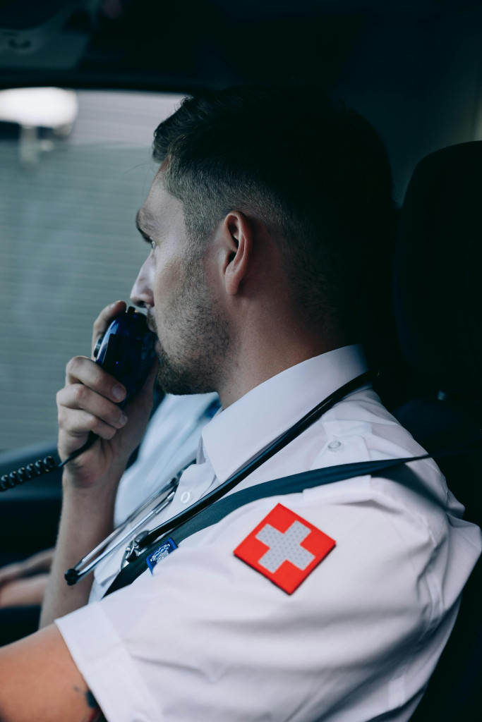 Supporto infermieristico durante il trasporto del paziente